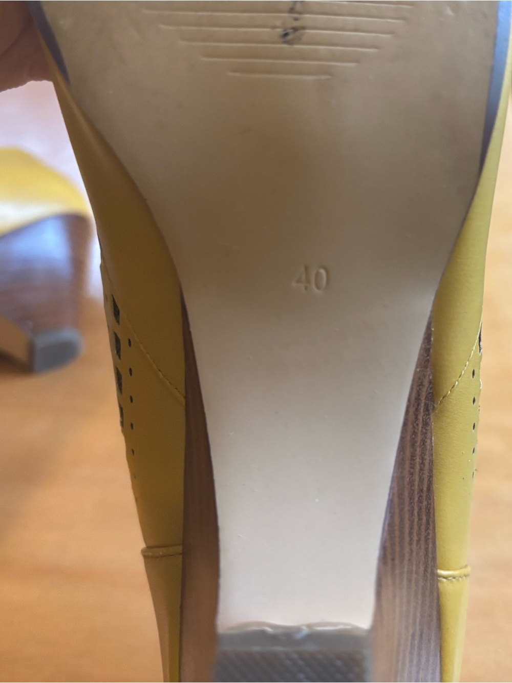 Yellow retro heeled pumps sz 40 - Picture 4 of 6